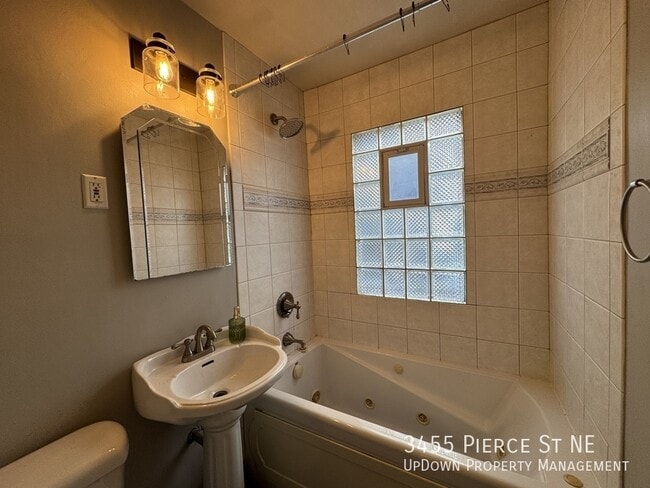 Building Photo - 3455 Pierce St NE