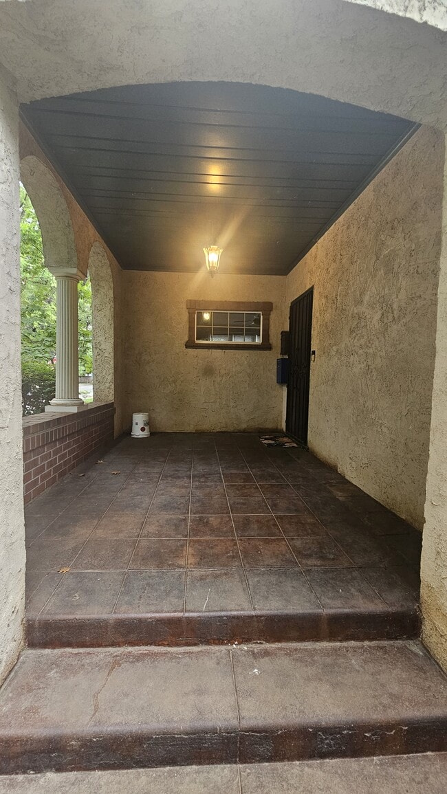 Building Photo - 236 W Frances Willard Ave