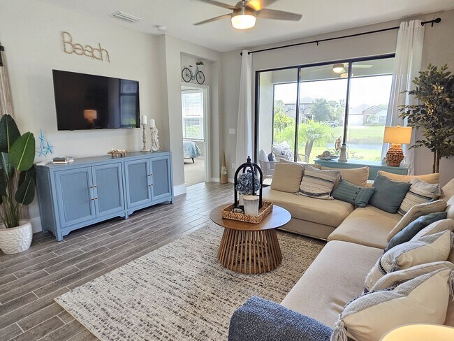 Building Photo - Annual Furnished or Seasonal Short-Term 4 Bedroom 2.5 Bathroom Home in Palmero!