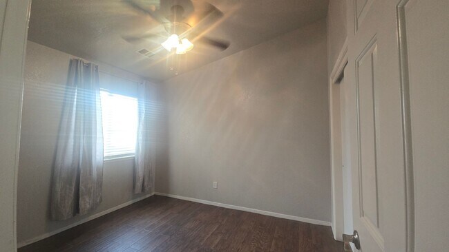 Building Photo - 907 Meadow View Rd