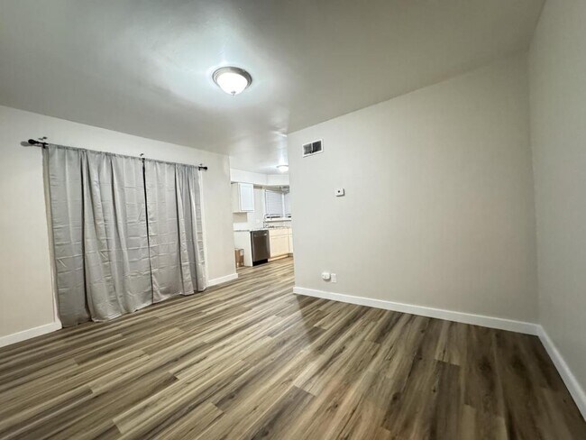 Building Photo - 1044 S Main Ave