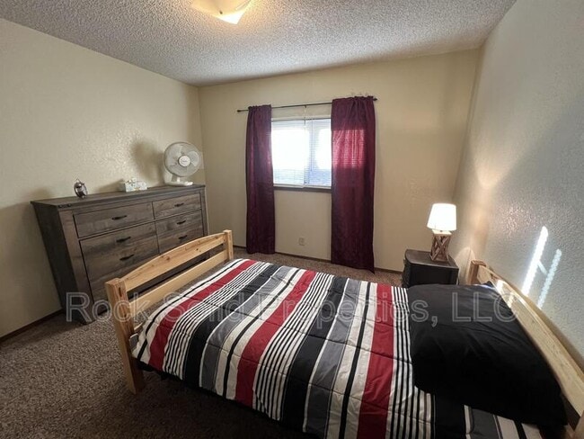 Building Photo - 3305 Frontier St