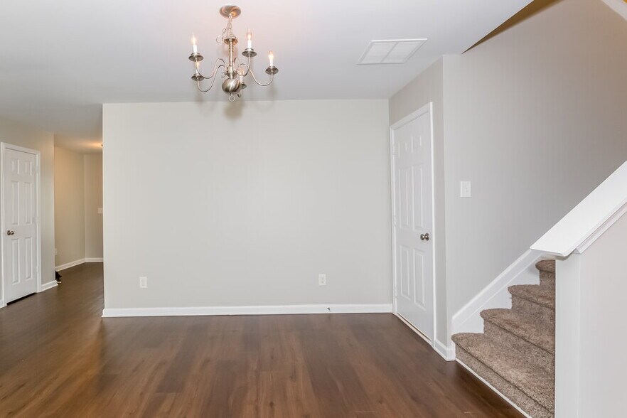 Building Photo - 2720 Mayfair Dr