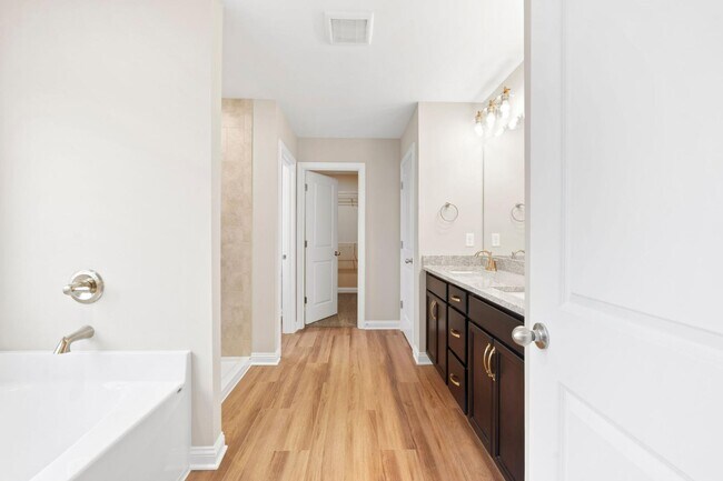 Building Photo - 109 Clearwater Dr