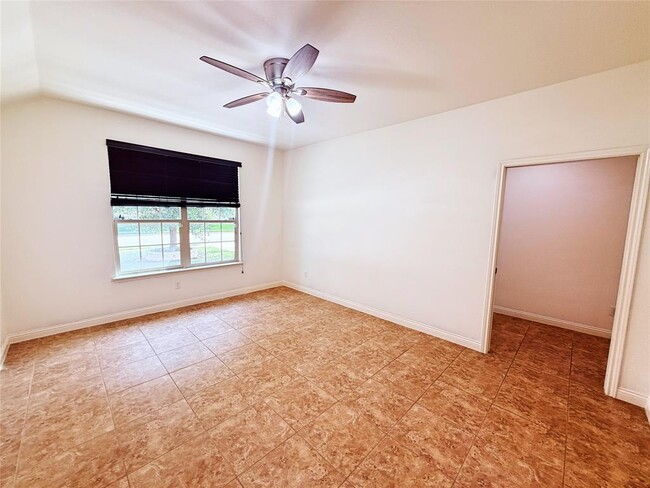 Building Photo - 3500 Esperanza Dr