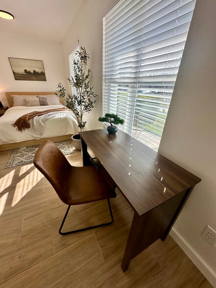 Building Photo - 6803 Hillcroft Dr