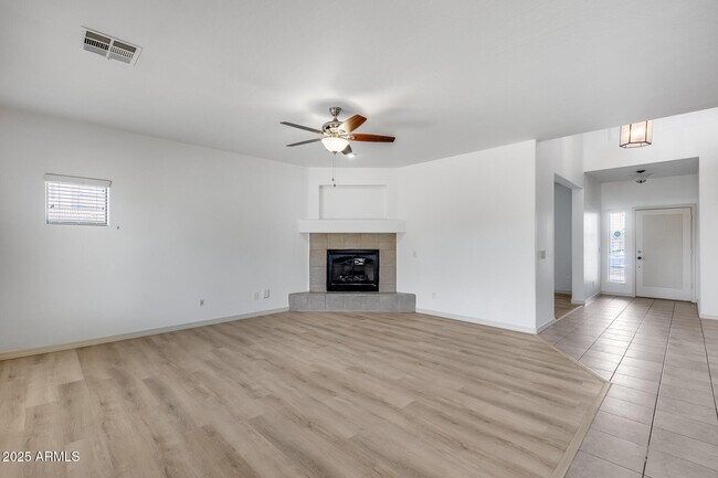 Building Photo - 17435 W Saguaro Ln