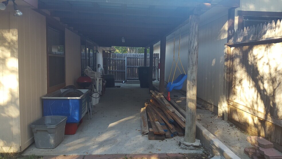 Building Photo - 2901 San Jacinto Rd