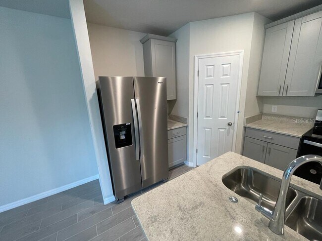 Building Photo - 418 Legacy Lp