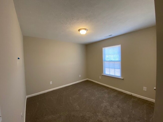 Building Photo - New 3 Bedroom 2 bath with 2 Car Garage Hom...