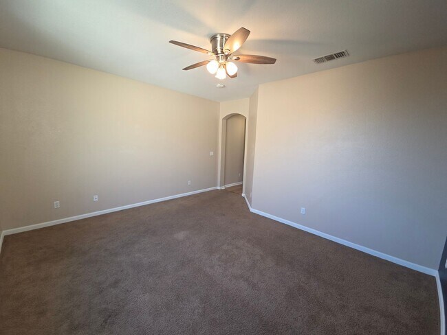 Building Photo - Gorgous 3 Bedroom 2/5 Bath home in HOA