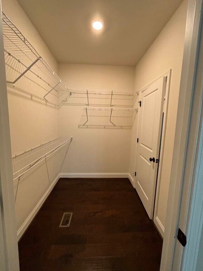 Building Photo - 4234 Lenox Dr