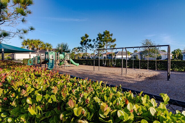 Building Photo - 740 S E Boboli Way