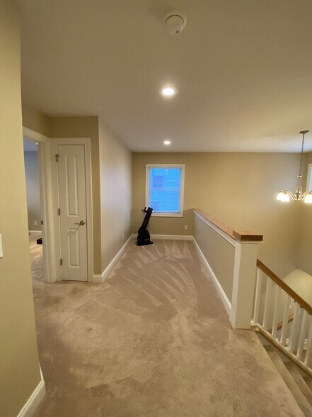 Building Photo - 4698 Brompton Dr