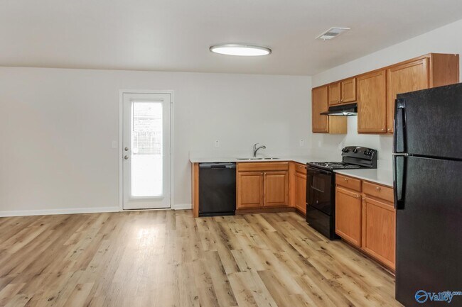 Building Photo - 215 Farmington Dr