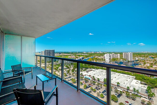 Building Photo - 2602 E Hallandale Beach Blvd