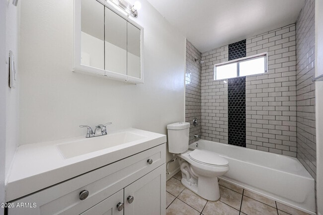 Building Photo - 2226 W Heatherbrae Dr