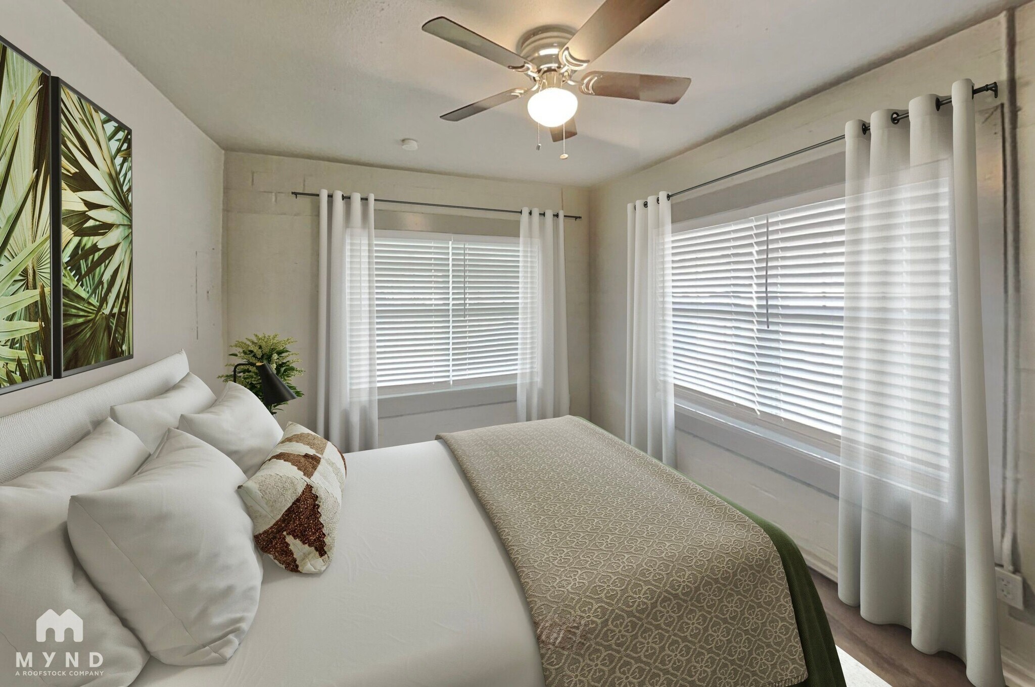 Building Photo - 320 N Main St