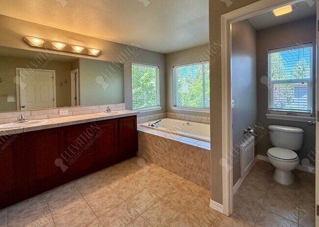 Building Photo - 60974 Snowbrush Dr