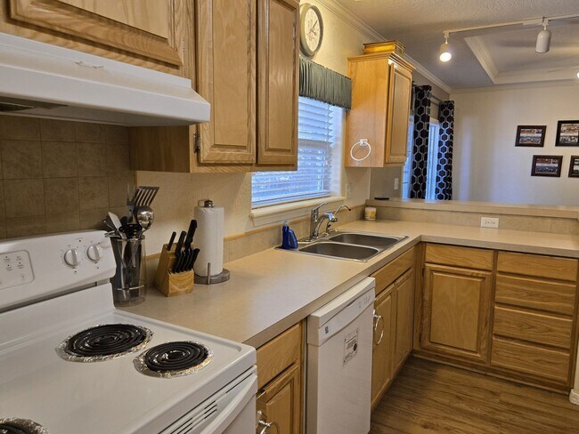 Building Photo - Spacious Home Near Mechem