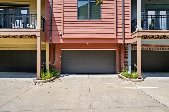 Building Photo - 1009 N Park Ave