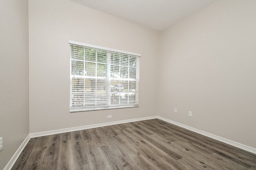 Building Photo - 748 Star Pointe Dr