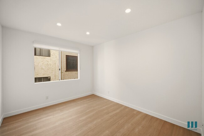 Interior Photo - Overland Century