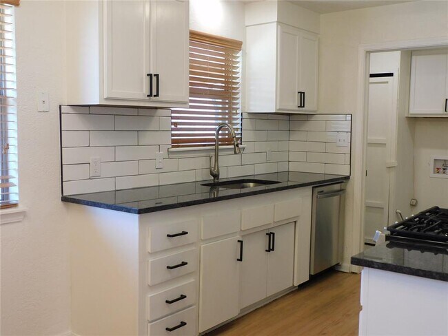 Building Photo - 728 SW 1st St