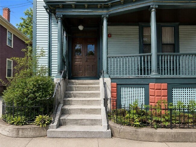 Building Photo - 89 Oak St