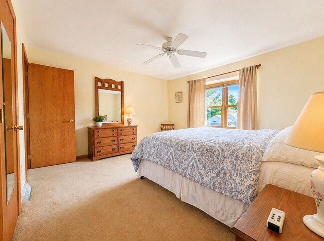 Building Photo - 209 Vivian Ln