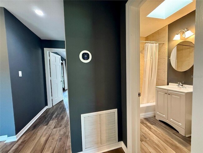 Building Photo - 2126 Craft Ln