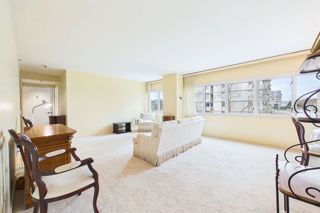 Building Photo - 2BR/2BA Corner Condo w/ Parking | Post International – Lower Pacific Heights