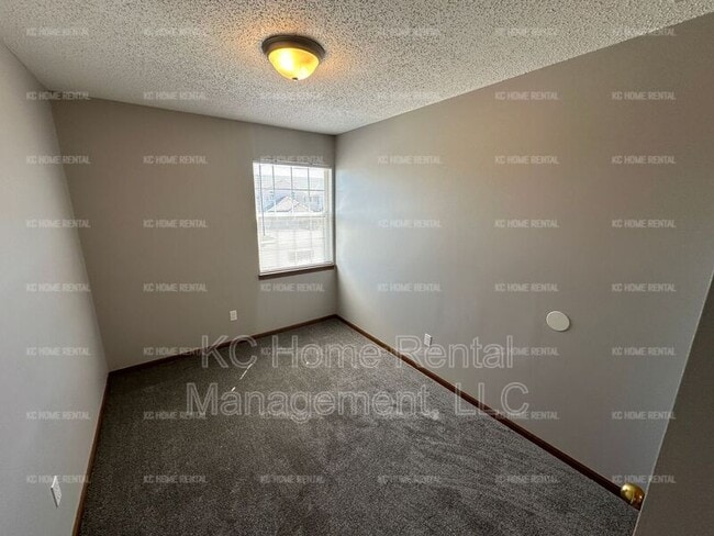 Building Photo - 502 Sky Vue Dr