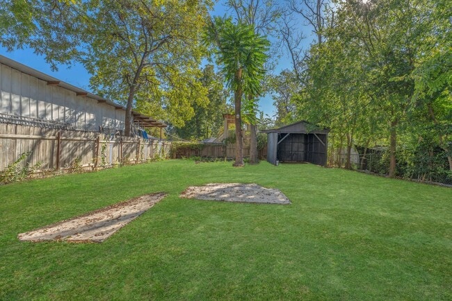 Building Photo - All Units Are Available With Brandnew Full Appliance Package