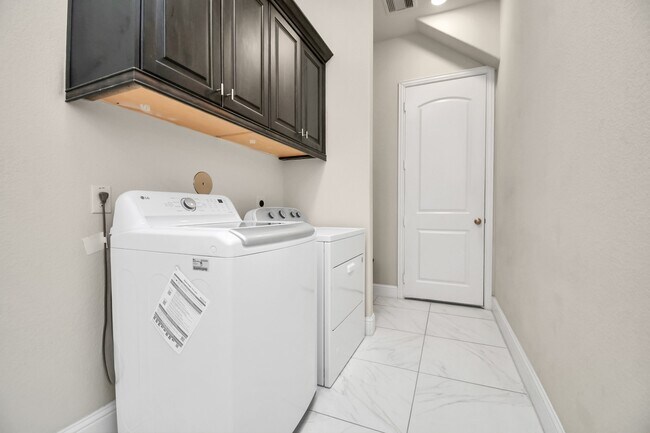 Building Photo - 16906 Dalgety Ct