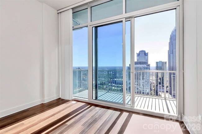 Building Photo - 215 N Pine St