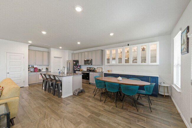 Building Photo - Stylish 4-Bedroom Home with Solar & Game R...