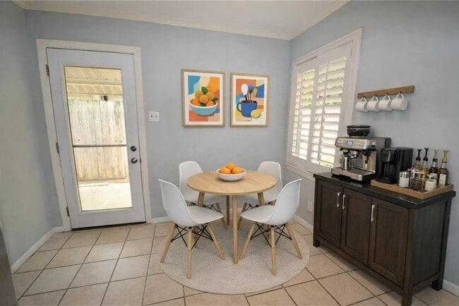 Building Photo - 1902 Coulcrest Dr