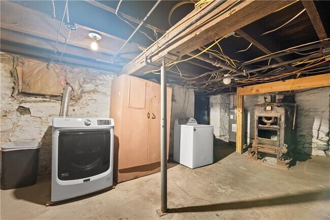 Building Photo - 3053 Brereton St