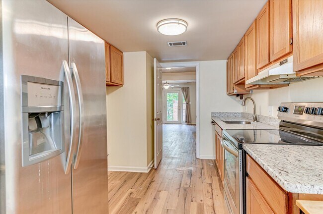 Building Photo - 407 Folkstone Cir