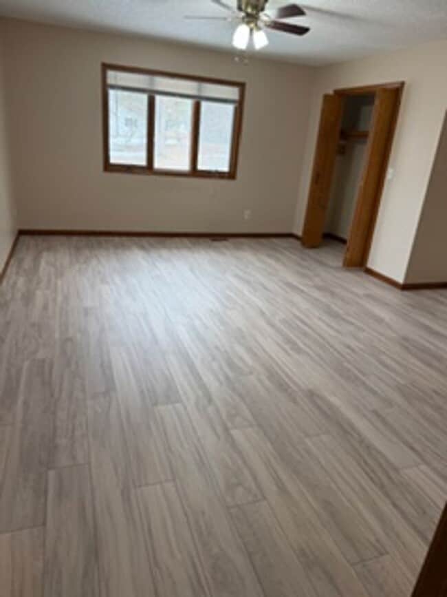 Building Photo - Beautiful country setting