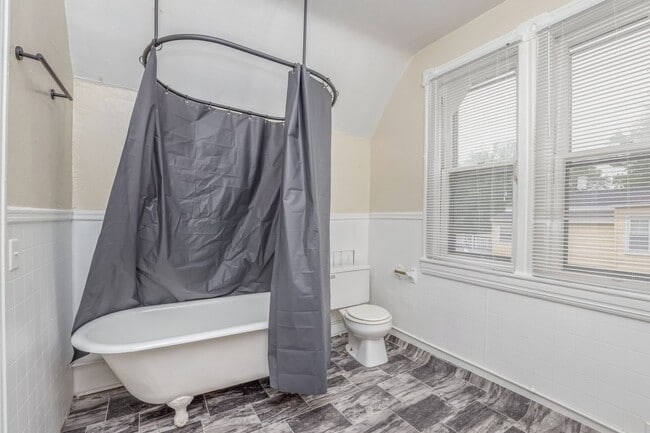 Building Photo - 146 Florida Ave