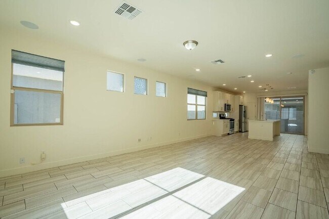 Building Photo - 4927 S Tune