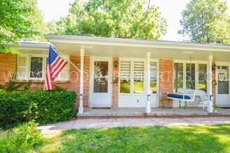 Building Photo - 2 Bedroom 1 Bath duplex home in Windsor He...