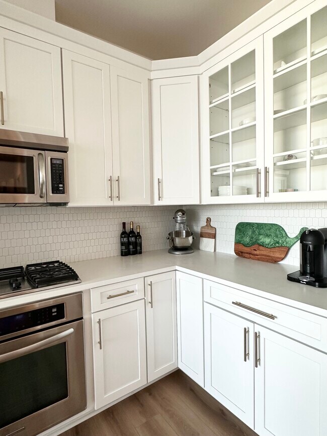 Building Photo - 700 12th Ave S