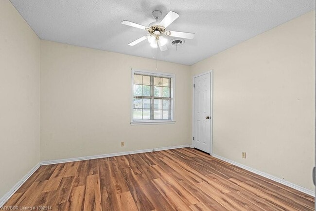 Building Photo - 100 Meadow Pl