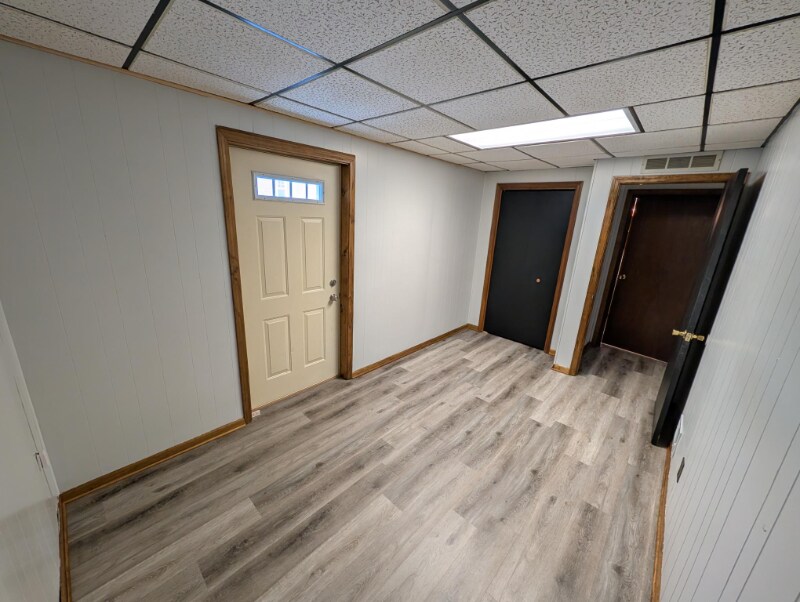 Building Photo - 209 W Oak St