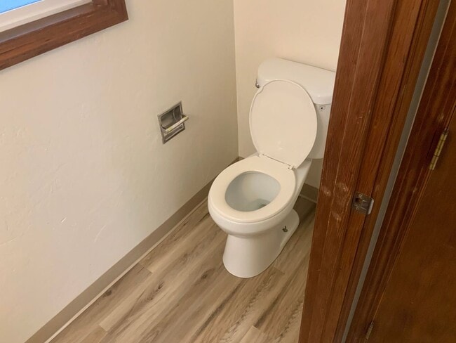 Building Photo - 2 Bedroom Duplex in Cal Young Neighborhood