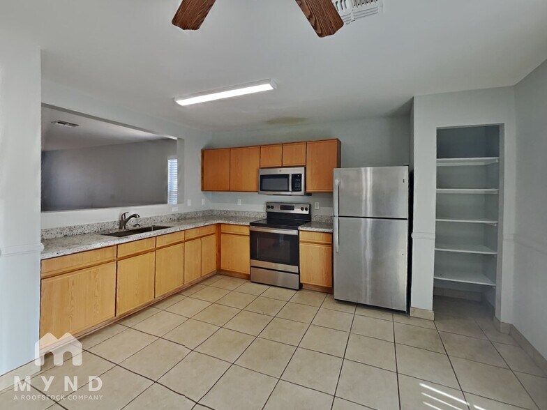 Building Photo - 11903 W Cabrillo Dr