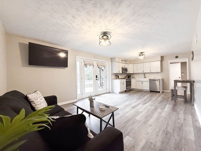 Building Photo - Fully Furnished Studio | Green Island Hills | All Utilities Included | Mid-Term Rental